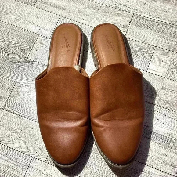 Universal Threads mules tan size 7.5 - Picture 1 of 7